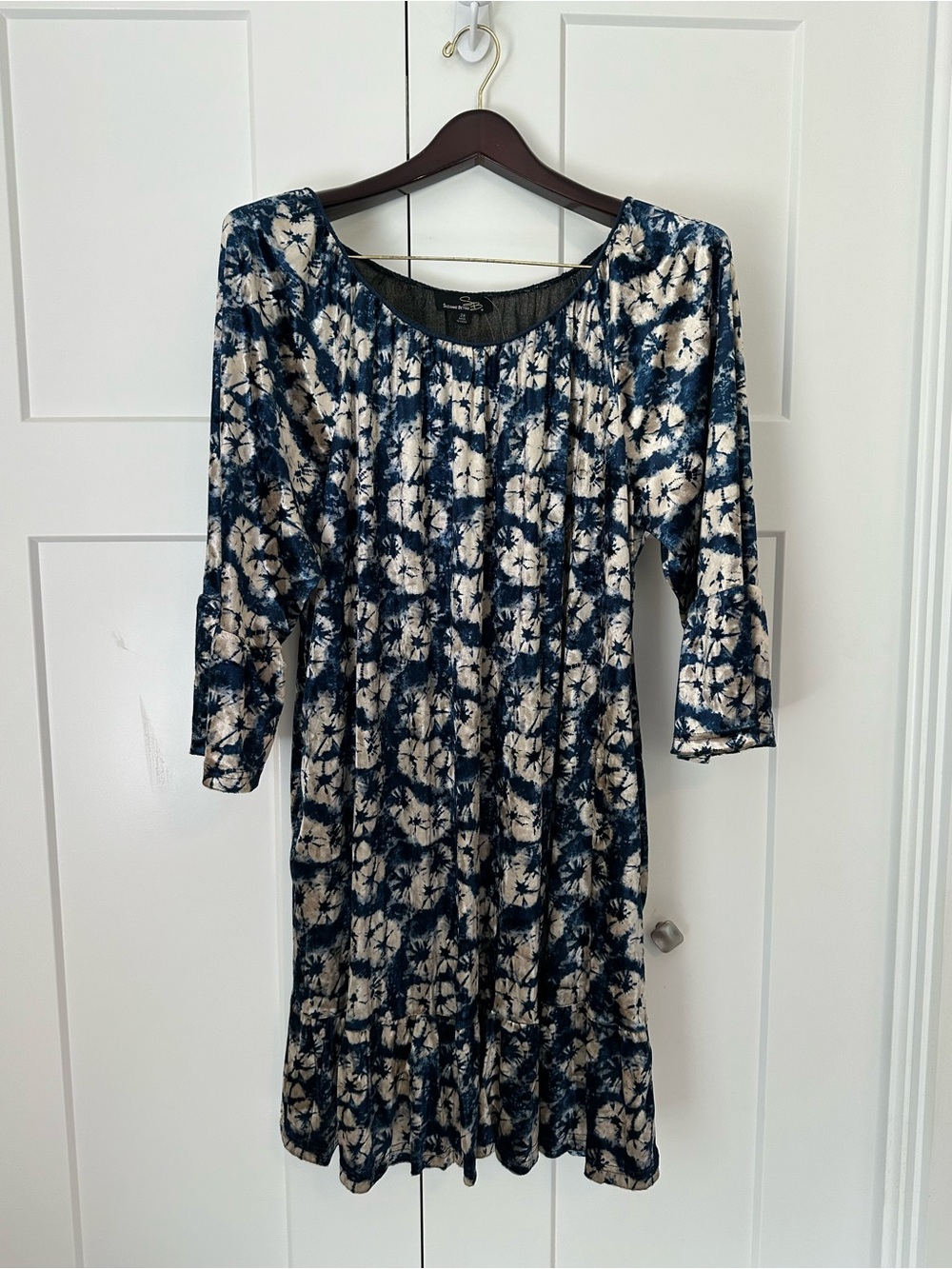 Suzanne Betro Navy and Cream Floral Tie-Dye Midi Dress
